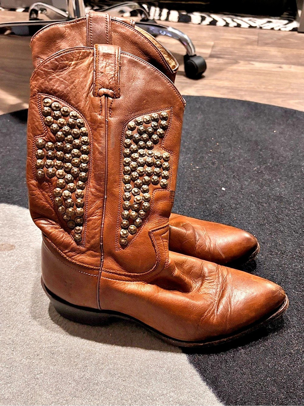 Frye Billy Hammered Stud Studded Western Cowboy Boots